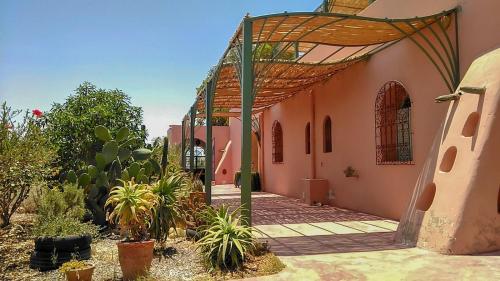 El edificio en el que está el riad