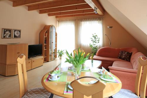 a living room with a table and a couch at Weinstube Schwalbennest in Karlstadt
