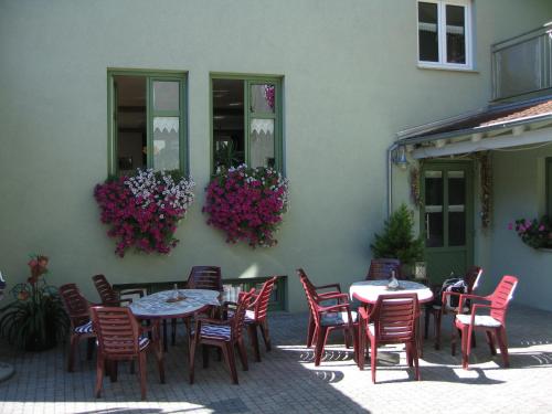 a patio with tables and chairs in front of a building at Weinstube Schwalbennest in Karlstadt