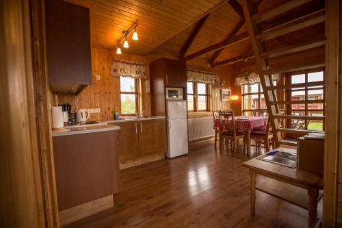 Kuchyň nebo kuchyňský kout v ubytování Hestasport Cottages