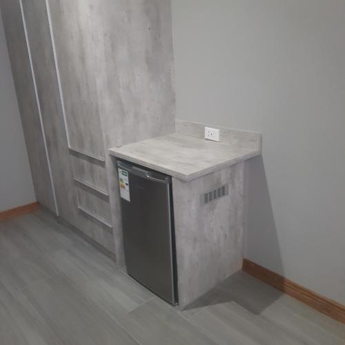 a small counter in the corner of a room at Sagwadi Hotel in Hazyview