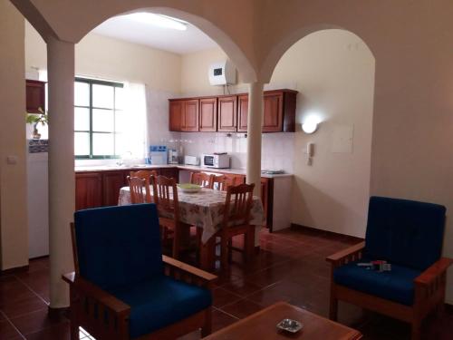 Кухня или мини-кухня в Ribeira Grande Country House
