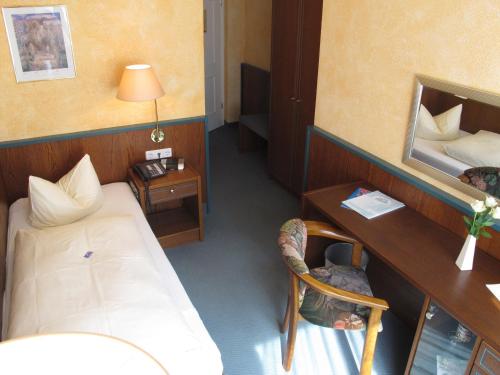
Ein Bett oder Betten in einem Zimmer der Unterkunft Hotel Reifenstein
