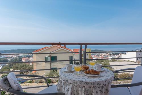 Gallery image of Apartments Nataly with FREE PARKING in Makarska