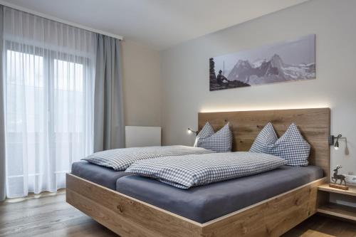 Postel nebo postele na pokoji v ubytování HILLSIDE Apartments Pircher