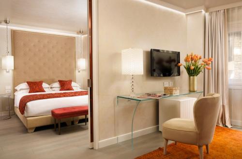 Postel nebo postele na pokoji v ubytování Ponte Vecchio Suites & Spa