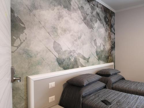 a room with two pillows and a painting on the wall at Tra I Castelli in Filiano
