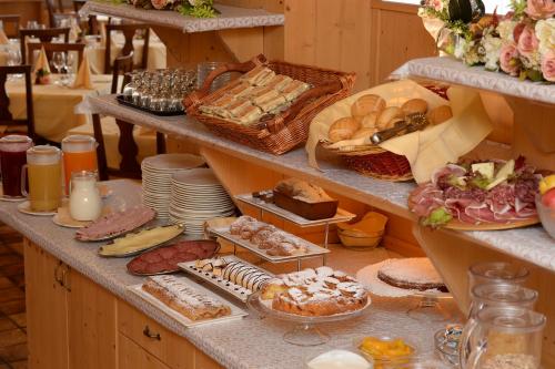 Gallery image of Hotel Dalla Serra in Mezzana