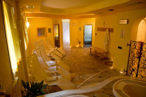 Gallery image of Hotel Dalla Serra in Mezzana
