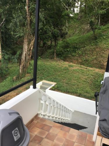 a set of stairs with a view of a yard at Hotel Los Cielos Del Caribe in Cahuita