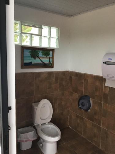 A bathroom at Hotel Los Cielos Del Caribe