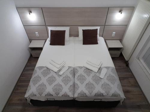 Apartments AS Dubrave tesisinde bir odada yatak veya yataklar