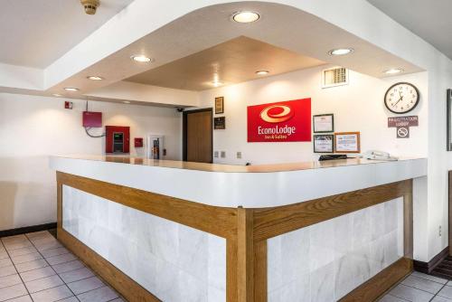 a bar in a fast food restaurant with a clock at Econo Lodge Inn & Suites in McKinney