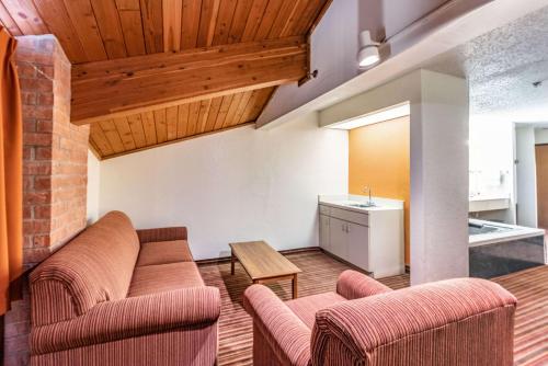 a living room with two couches and a kitchen at Econo Lodge Inn & Suites in McKinney