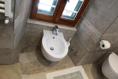 a bathroom with a sink and a toilet at Rina Rooms in Vernazza