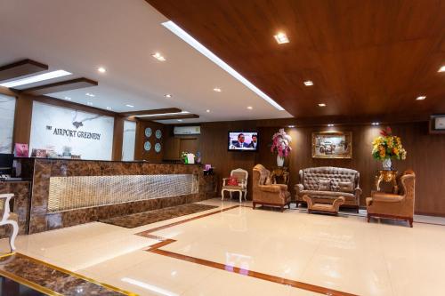TV o dispositivi per l'intrattenimento presso The Airport Greenery Hotel