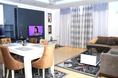 Μια τηλεόραση ή/και κέντρο ψυχαγωγίας στο Apartment Panorama