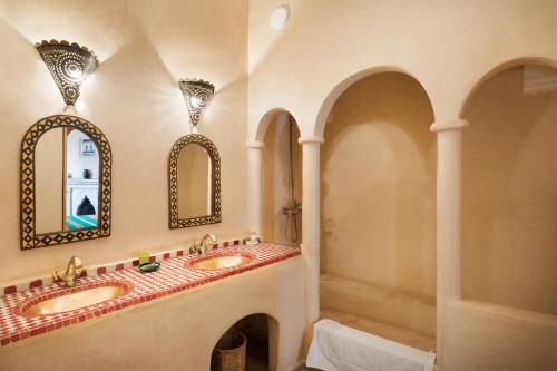 Phòng tắm tại Riad Sofia