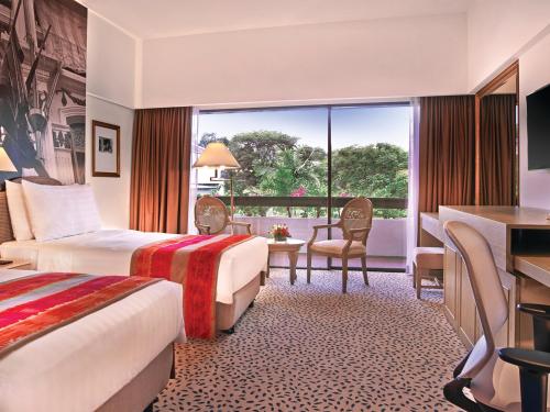 Giường trong phòng chung tại Goodwood Park Hotel