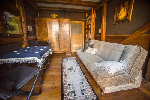 a living room with a couch and a table at Grenlanda in Ulanów