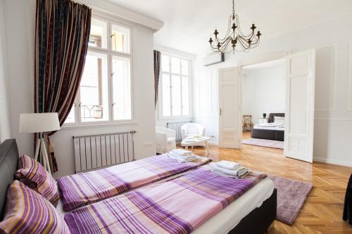 Posteľ alebo postele v izbe v ubytovaní Chic & Charm Apartment