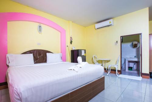 Postel nebo postele na pokoji v ubytování Jintana Resort
