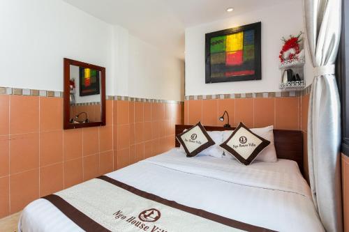 Katil atau katil-katil dalam bilik di Ngo House Villa