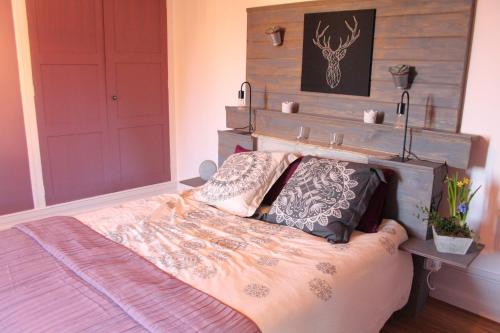 Ένα ή περισσότερα κρεβάτια σε δωμάτιο στο Le Manoir de Cocelle