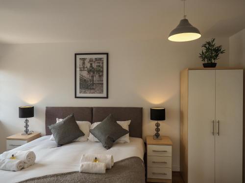 Gallery image of Stylish Spacious Apartment with Free Parking in Farnborough