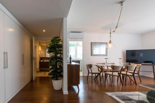 Charming Apartment with Balcony & Pool