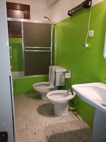 A bathroom at Can Josep