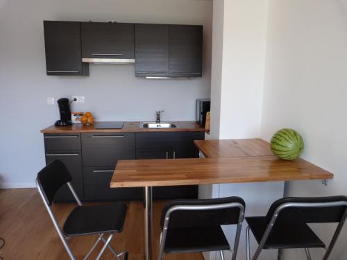 Dapur atau dapur kecil di Studio à 2 pas du port de Paimpol
