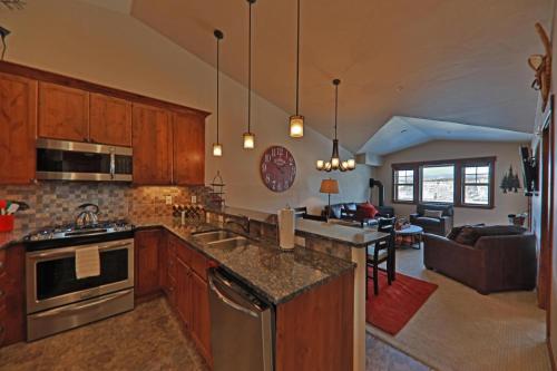 Cozens Pointe Condo – Photos 2