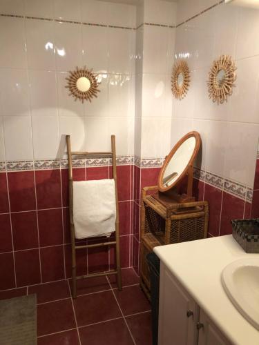 A bathroom at Côte de la Cité