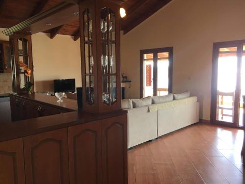 a living room with a couch and a television at Elena Apartament in Sarandë