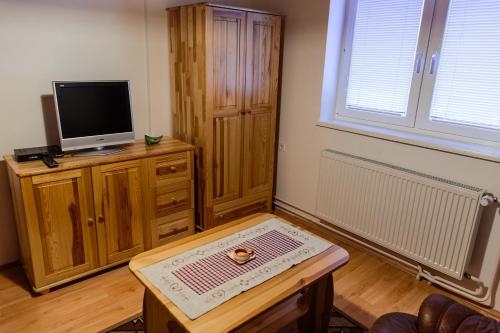 a living room with a tv and a coffee table at Apartmány Hrady in Zuberec