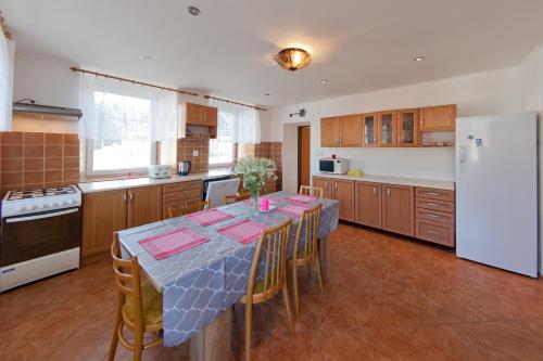 Imagen de la galería de Holiday home in Rokytnice n. J. 35171, en Rokytnice nad Jizerou