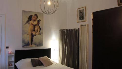 Ένα ή περισσότερα κρεβάτια σε δωμάτιο στο Chambres Privatives Chez l'Habitant