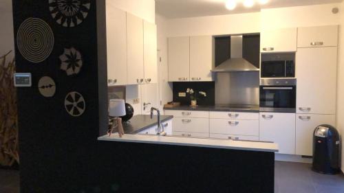 Una cocina o cocineta en KIPILI SPIRIT HOUSE.