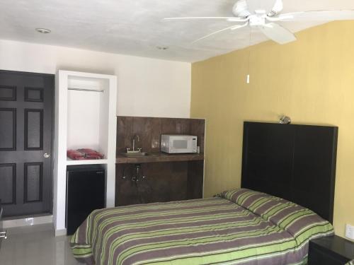 Una cama o camas en una habitación de Hotel don Bosco