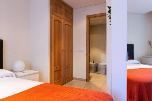 Postel nebo postele na pokoji v ubytování Apartamentos Duque