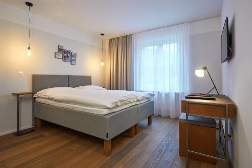 En eller flere senge i et værelse på Italian Lifestyle Hotel & Osteria Chartreuse