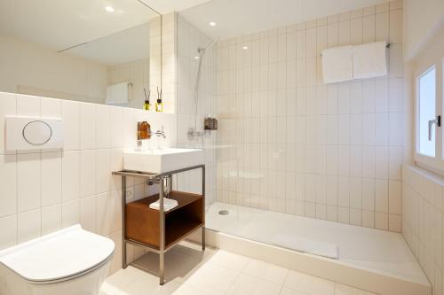 A bathroom at Italian Lifestyle Hotel & Osteria Chartreuse