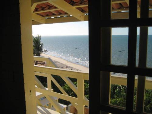 a view of the beach from a window of a building at Pousada Azul Marinho in Canoa Quebrada
