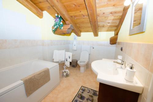 Koupelna v ubytování La Coccinella