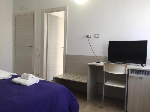 Televisyen dan/atau pusat hiburan di Il Viaggiatore Via Rimini Serapo