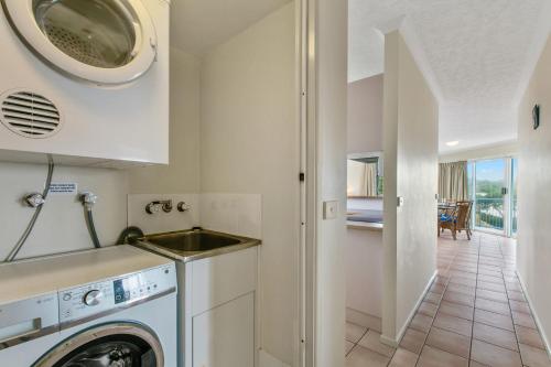 A kitchen or kitchenette at The Outlook U8/9 Hume Parade