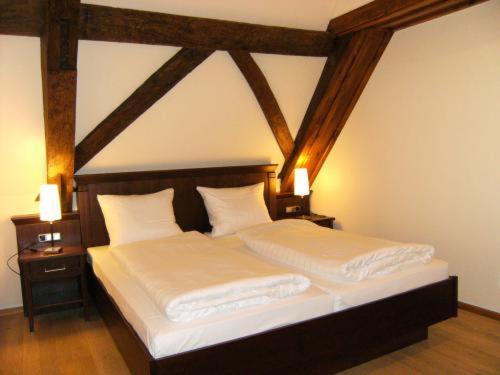Ein Bett oder Betten in einem Zimmer der Unterkunft Hotel Restaurant Ölmühle