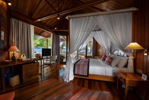 Ένα ή περισσότερα κρεβάτια σε δωμάτιο στο Gangga Island Resort & Spa