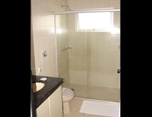 a bathroom with a shower and a sink and a toilet at Muchiutt Park Hotel in Presidente Prudente